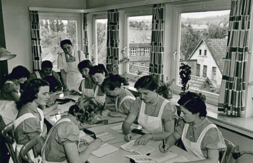 Pflegevorschülerinnen 1957